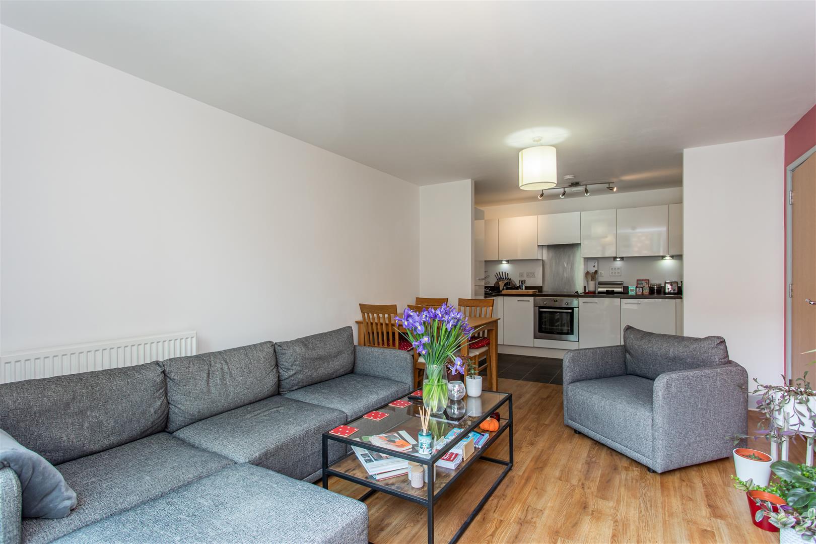 2 bed property in Nelson Walk, Mile End